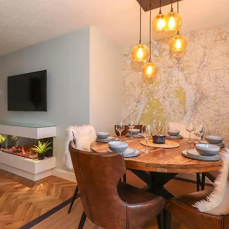 Tipsy Bee Windermere