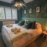 Tipsy Bee Уиндермир