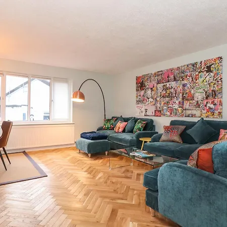 Tipsy Bee Уиндермир