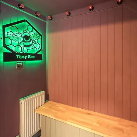 Tipsy Bee * Windermere