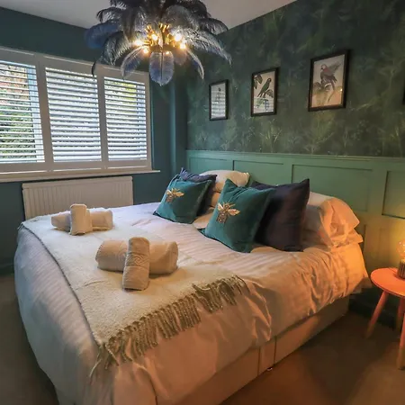 Tipsy Bee Windermere