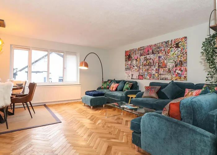 Tipsy Bee Windermere