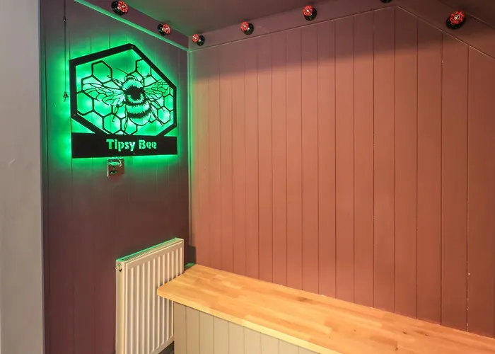 Tipsy Bee * Windermere