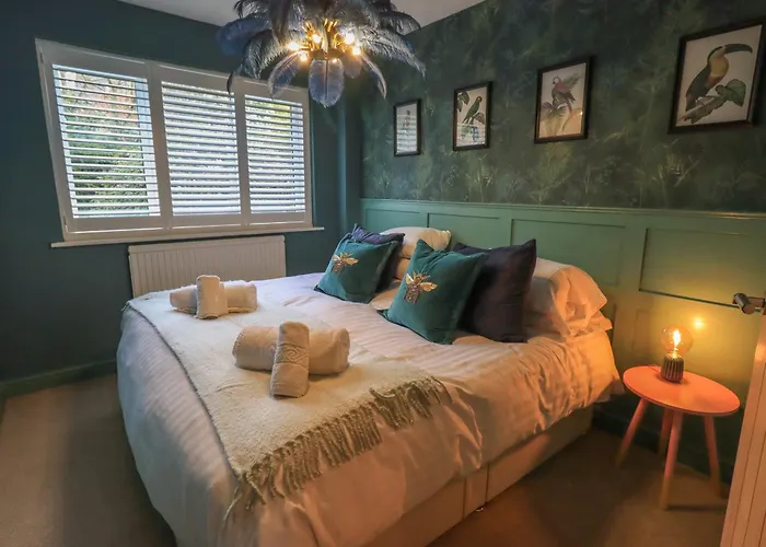 Tipsy Bee Windermere