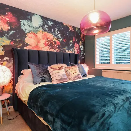 Tipsy Bee Windermere