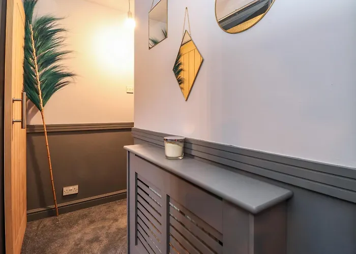 Tipsy Bee Windermere