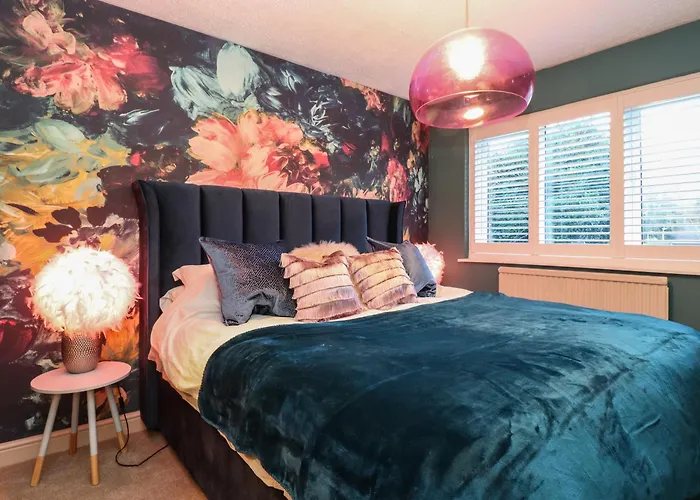 Tipsy Bee Windermere